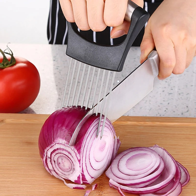 Safe vegetable cutting onion holder protects fingers while slicing